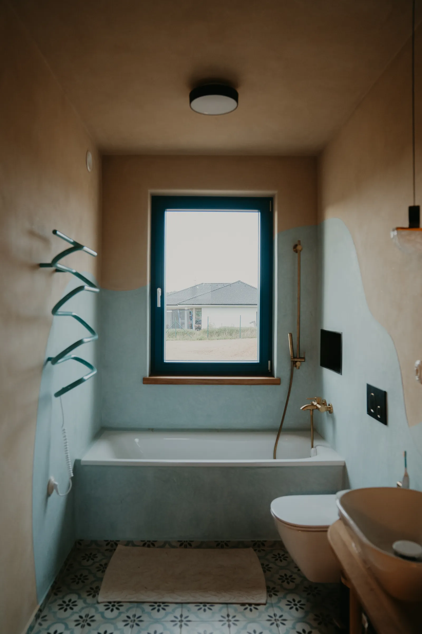 a realized bathroom with an organically shaped wall